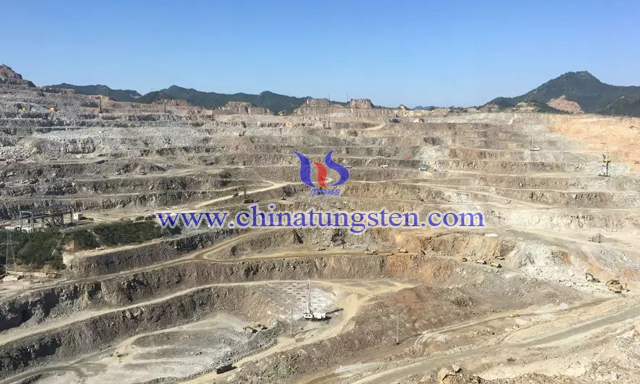 欒川南泥湖礦田露天採(cǎi)礦場(chǎng)