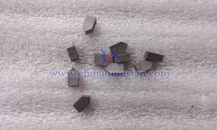 中鎢線上硬質(zhì)合金刀具圖片