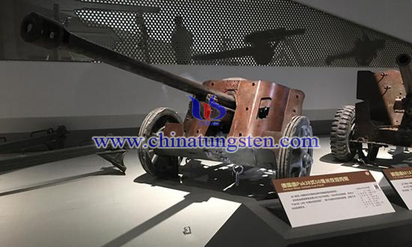 使用鎢合金穿甲彈的Pak-38火炮在中國斷了鎢礦供應(yīng)後，很快出現(xiàn)打擊力下降的問題